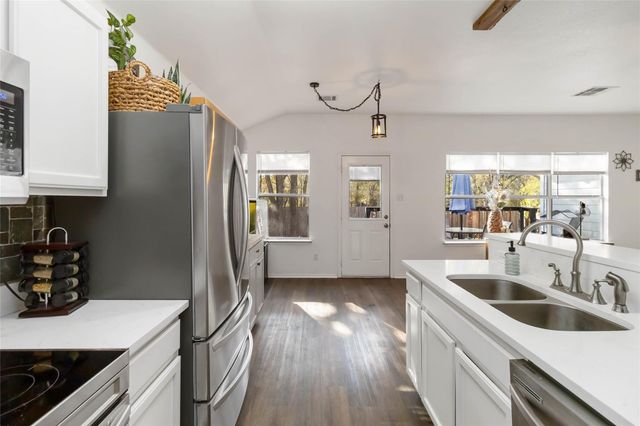 106 Shadow Wood TRL, Cedar Creek, TX 78612