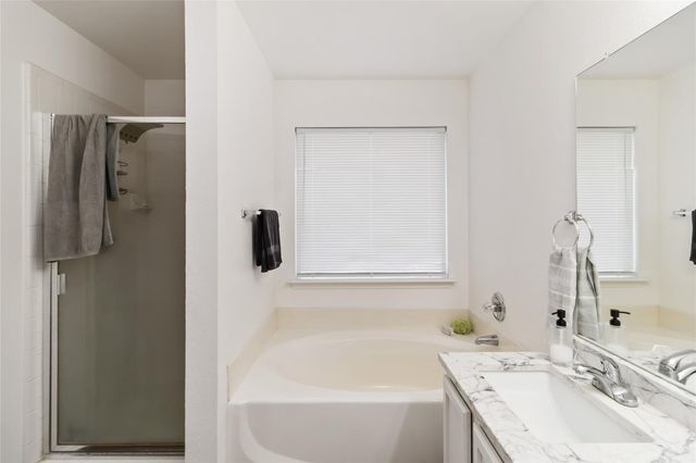 106 Shadow Wood TRL, Cedar Creek, TX 78612