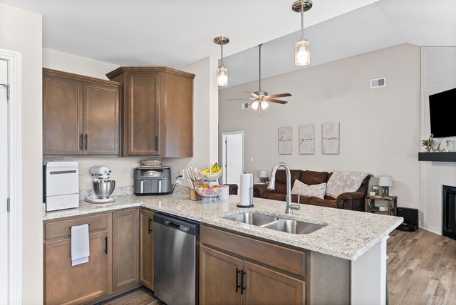 780 Lillian Grace Dr, Clarksville, TN 37043