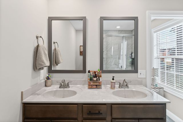 780 Lillian Grace Dr, Clarksville, TN 37043