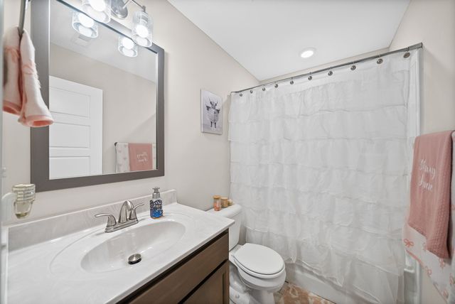 780 Lillian Grace Dr, Clarksville, TN 37043