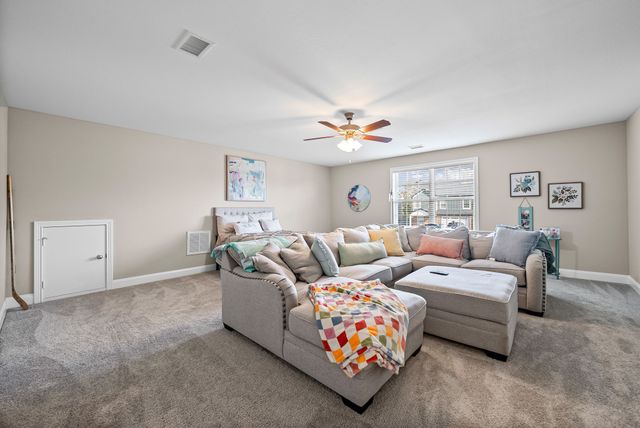 780 Lillian Grace Dr, Clarksville, TN 37043