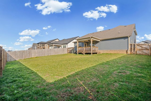 780 Lillian Grace Dr, Clarksville, TN 37043