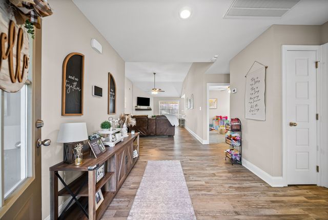 780 Lillian Grace Dr, Clarksville, TN 37043