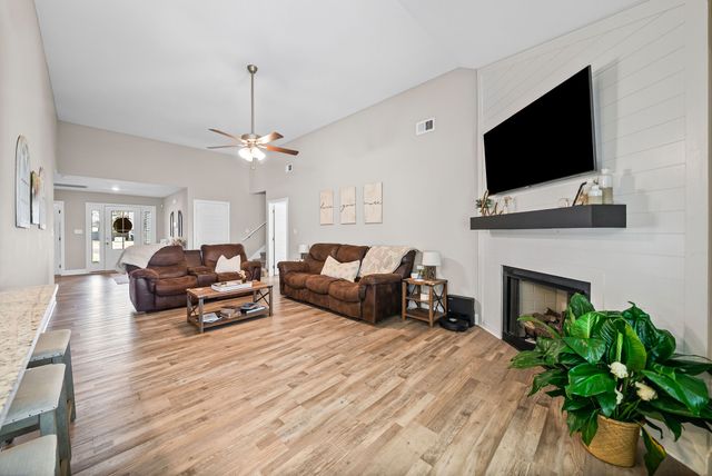 780 Lillian Grace Dr, Clarksville, TN 37043