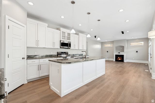 7462 S SUNSET MAPLE DR, West Jordan, UT 84081