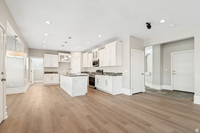 7462 S SUNSET MAPLE DR, West Jordan, UT 84081