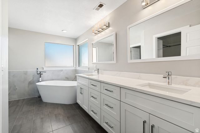 7462 S SUNSET MAPLE DR, West Jordan, UT 84081