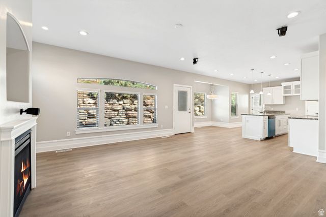 7462 S SUNSET MAPLE DR, West Jordan, UT 84081