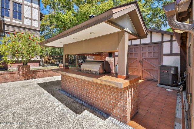 2160 OAK Street, Jacksonville, FL 32204