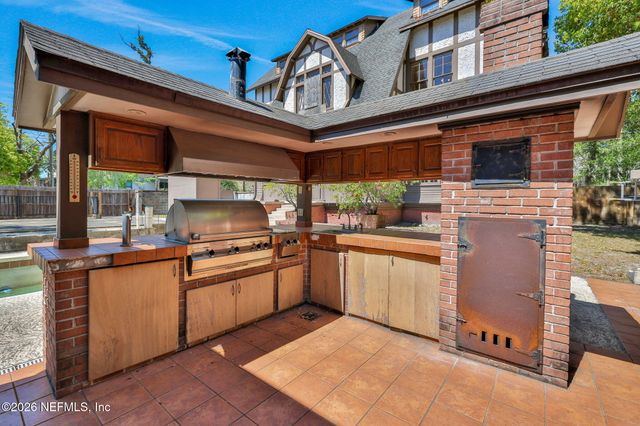 2160 OAK Street, Jacksonville, FL 32204