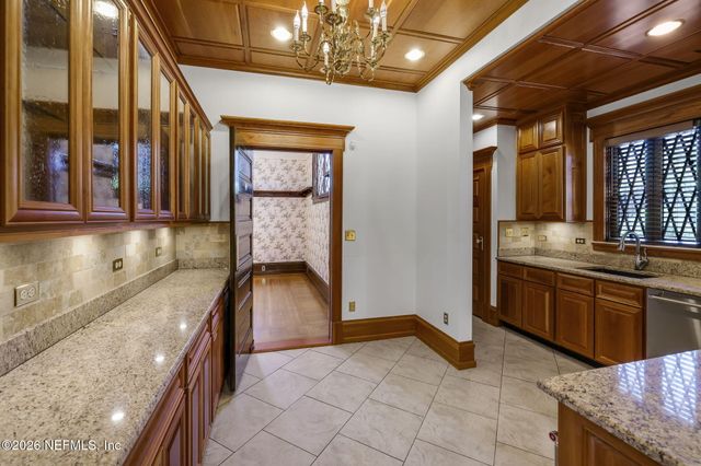 2160 OAK Street, Jacksonville, FL 32204