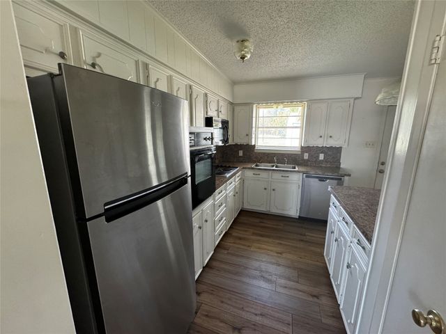 130 Seaside Drive, Gun Barrel City, TX 75156