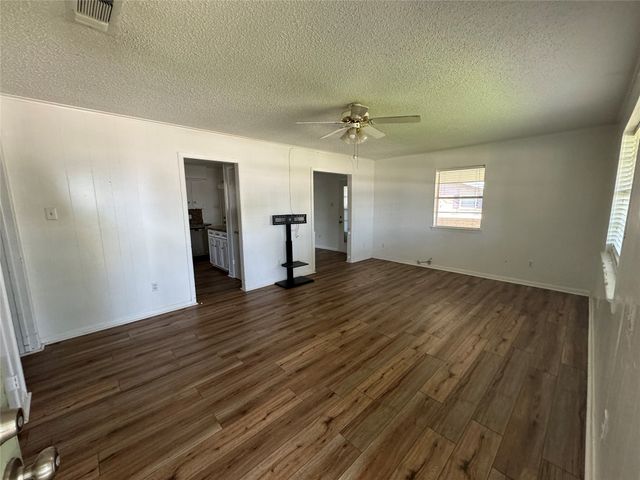 130 Seaside Drive, Gun Barrel City, TX 75156