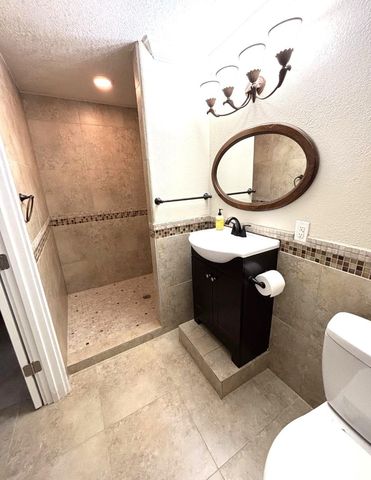 318 Ridgewood Road, Goodrich, TX 77335