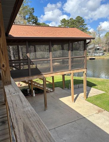 318 Ridgewood Road, Goodrich, TX 77335