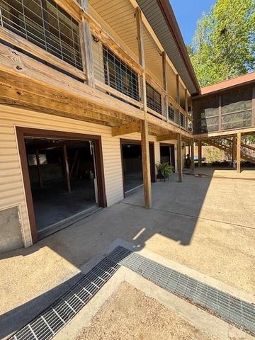 318 Ridgewood Road, Goodrich, TX 77335