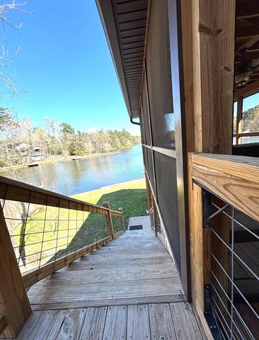 318 Ridgewood Road, Goodrich, TX 77335