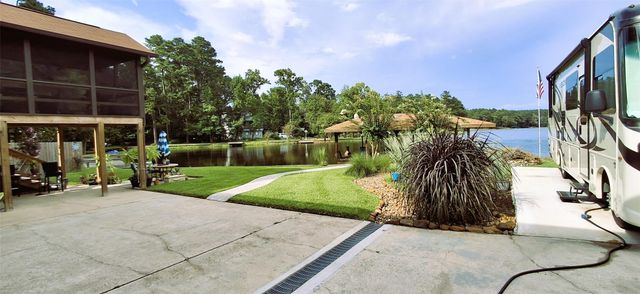 318 Ridgewood Road, Goodrich, TX 77335