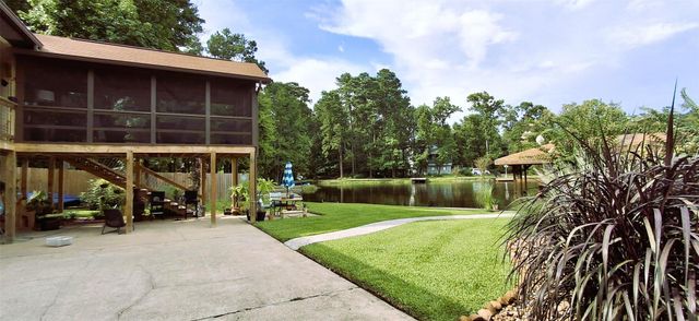 318 Ridgewood Road, Goodrich, TX 77335