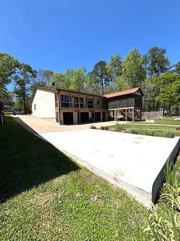 318 Ridgewood Road, Goodrich, TX 77335