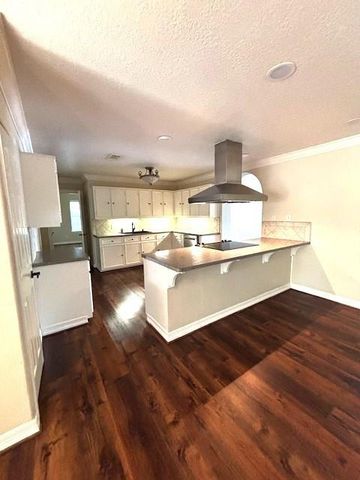 318 Ridgewood Road, Goodrich, TX 77335