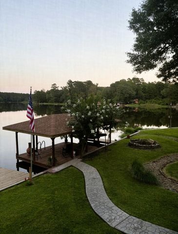 318 Ridgewood Road, Goodrich, TX 77335