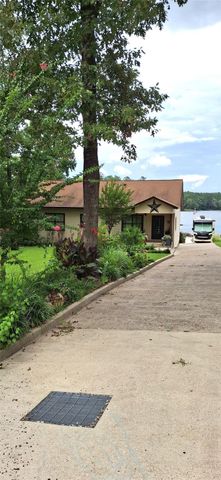 318 Ridgewood Road, Goodrich, TX 77335