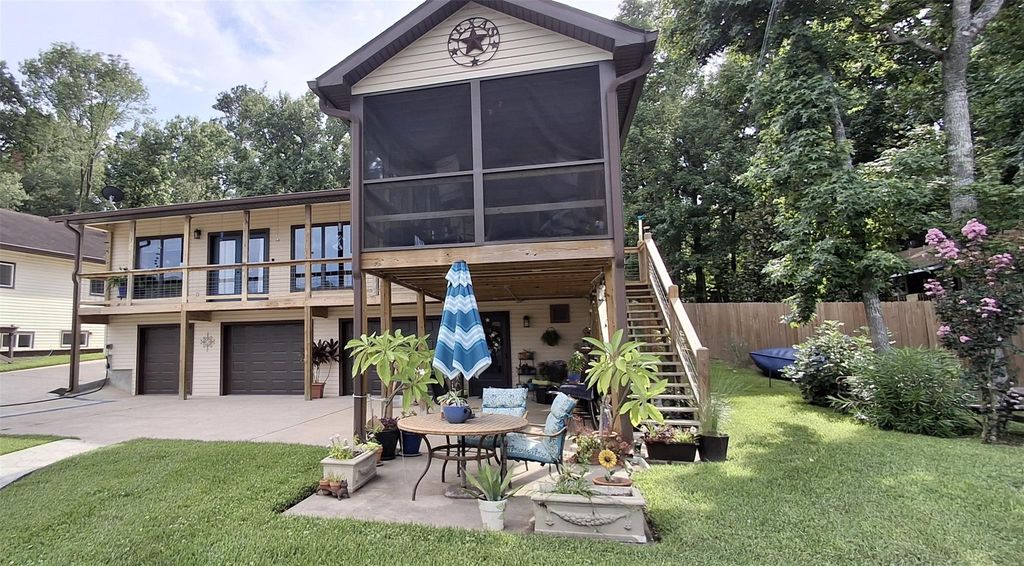 318 Ridgewood Road, Goodrich, TX 77335