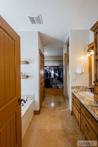 3979 Hangman's Loop, Menan, ID 83434