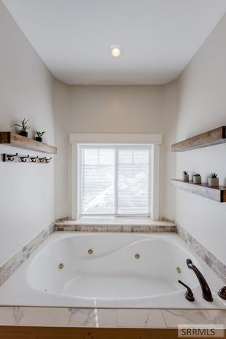 3979 Hangman's Loop, Menan, ID 83434