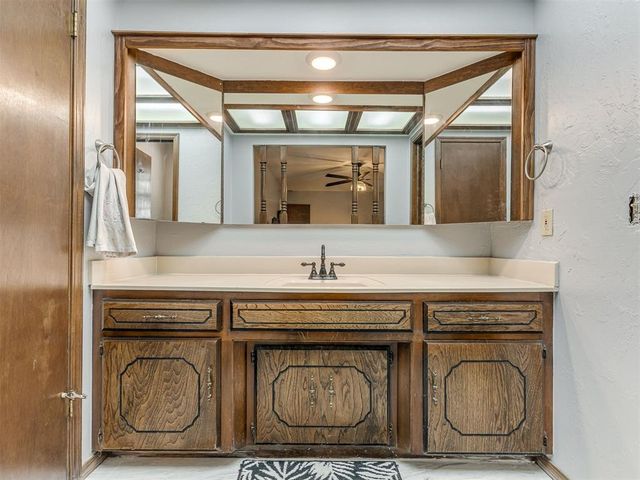 8125 Willow Creek Boulevard, Oklahoma City, OK 73162