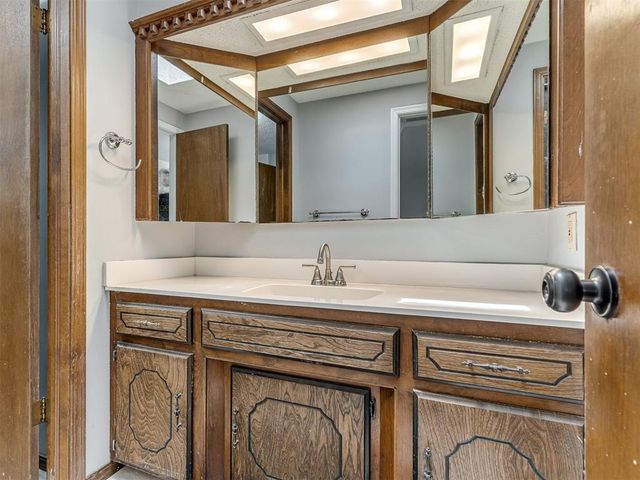 8125 Willow Creek Boulevard, Oklahoma City, OK 73162