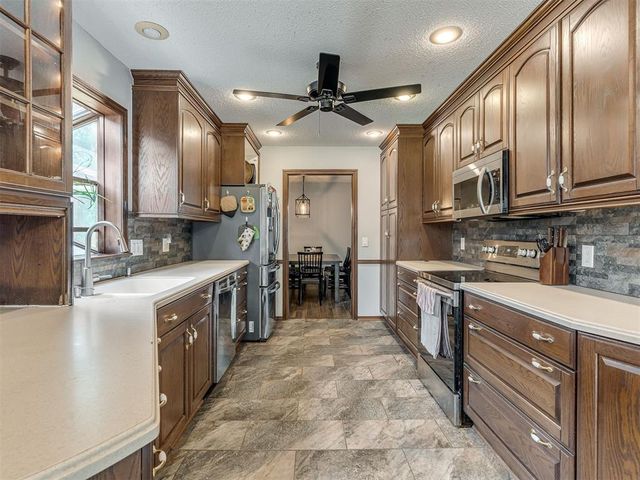 8125 Willow Creek Boulevard, Oklahoma City, OK 73162