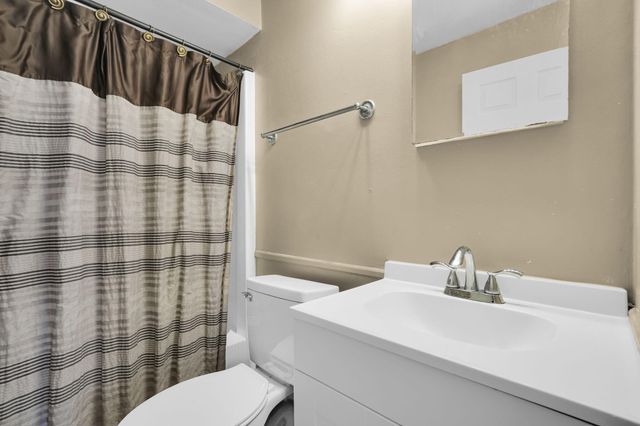 910 Miller Road, Kalamazoo City, MI 49001