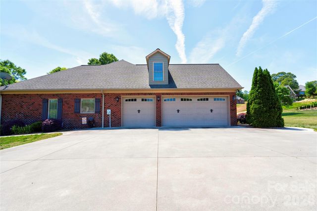 207 Cross Creek Drive, Cherryville, NC 28021