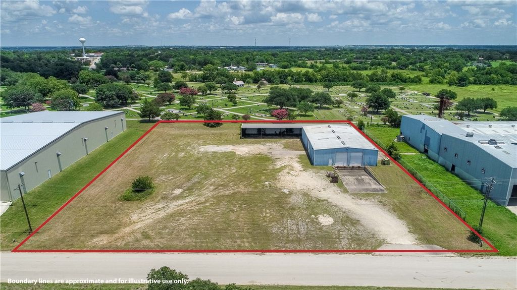 335 Nagel Drive, Caldwell, TX 77836 — photo 2