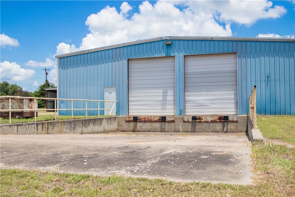 335 Nagel Drive, Caldwell, TX 77836 — photo 4