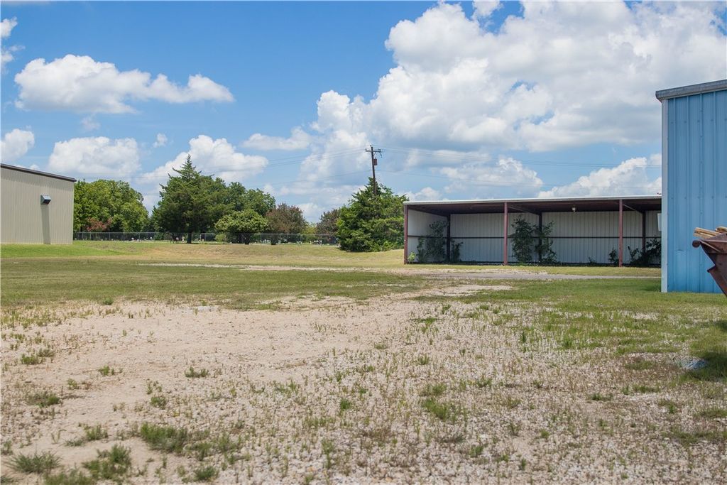 335 Nagel Drive, Caldwell, TX 77836 — photo 5