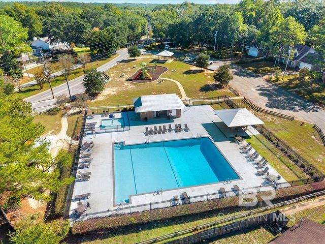 123 Lakeview Loop, Daphne, AL 36526