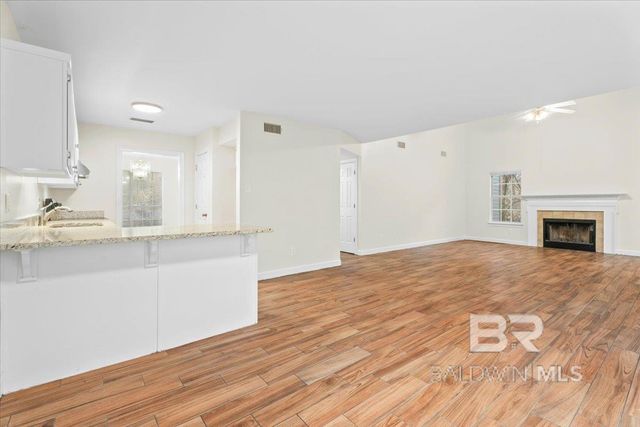 123 Lakeview Loop, Daphne, AL 36526