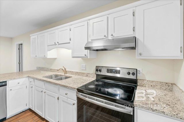 123 Lakeview Loop, Daphne, AL 36526