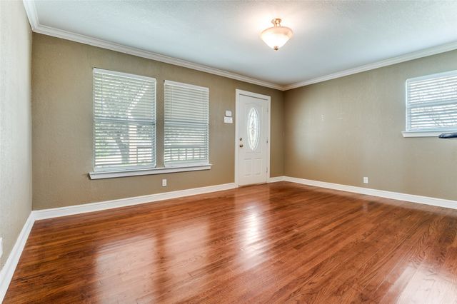 1003 OVILLA Road, Red Oak, TX 75154