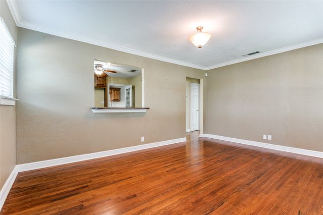 1003 OVILLA Road, Red Oak, TX 75154