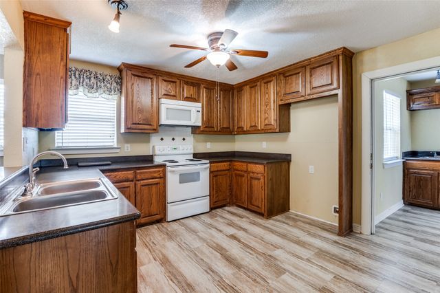 1003 OVILLA Road, Red Oak, TX 75154