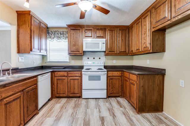 1003 OVILLA Road, Red Oak, TX 75154