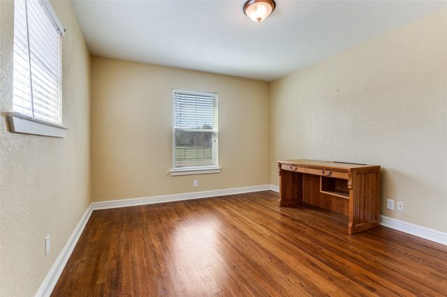 1003 OVILLA Road, Red Oak, TX 75154