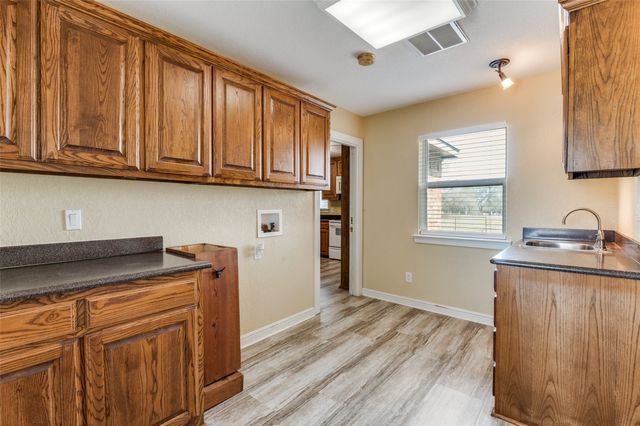 1003 OVILLA Road, Red Oak, TX 75154