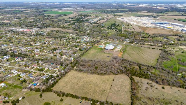 1003 OVILLA Road, Red Oak, TX 75154