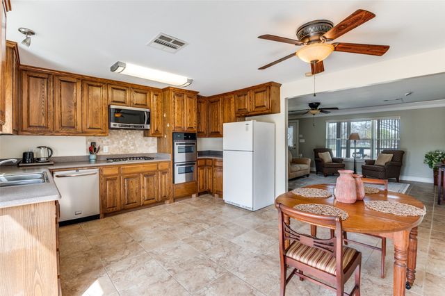 1003 OVILLA Road, Red Oak, TX 75154